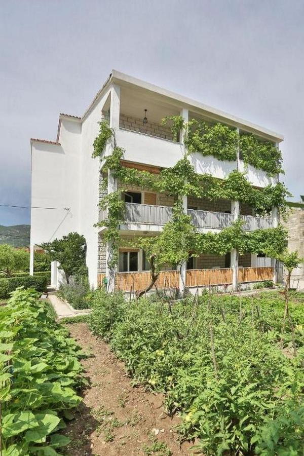 Apartments With A Parking Space Kastel Luksic, Kastela - 21073 Экстерьер фото