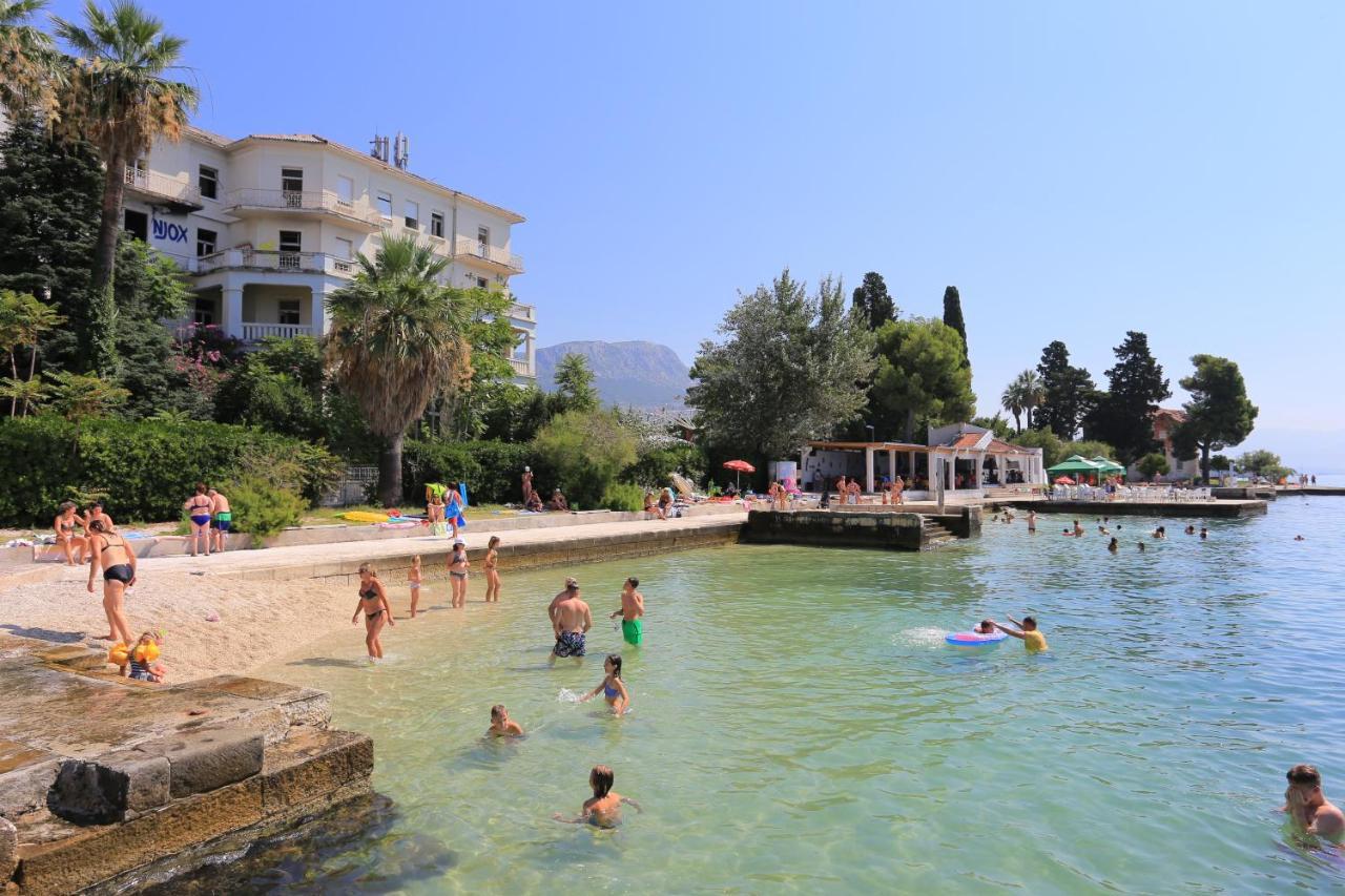 Apartments With A Parking Space Kastel Luksic, Kastela - 21073 Экстерьер фото